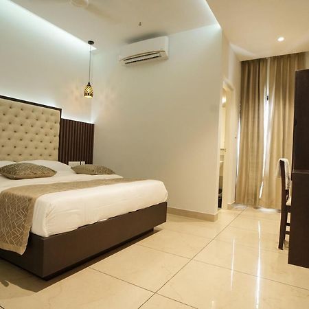 Sulu Residency Hotel Kochi ภายนอก รูปภาพ