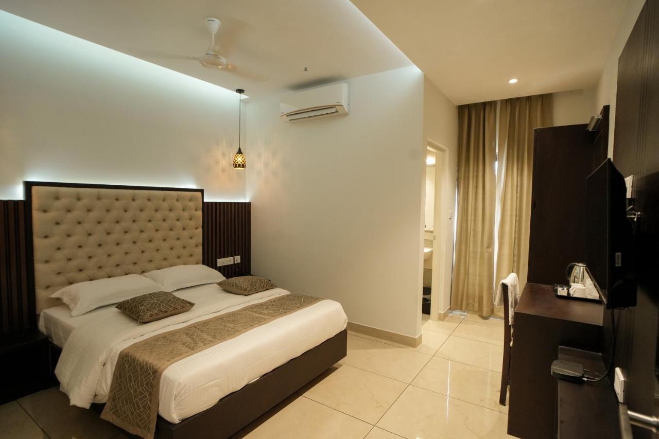 Sulu Residency Hotel Kochi ภายนอก รูปภาพ