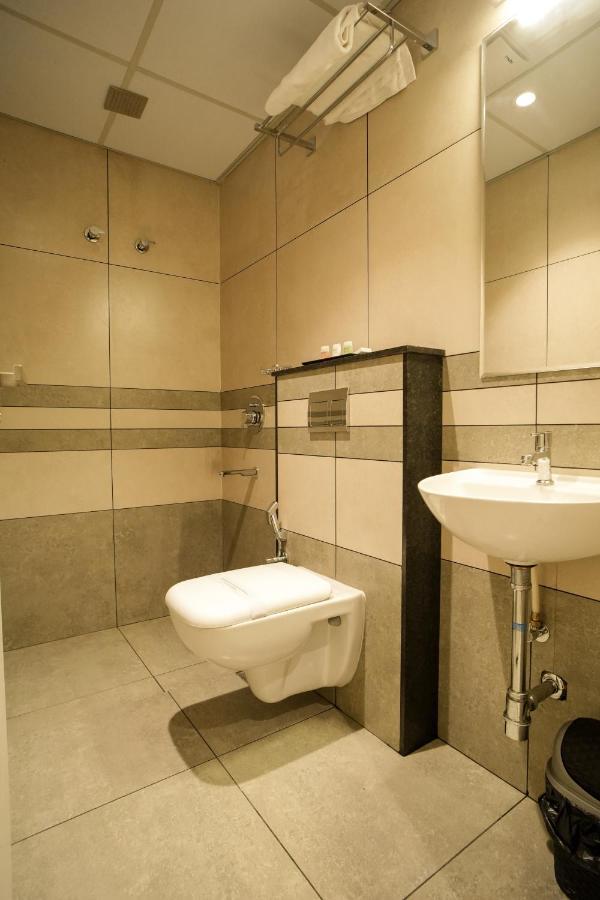 Sulu Residency Hotel Kochi ภายนอก รูปภาพ
